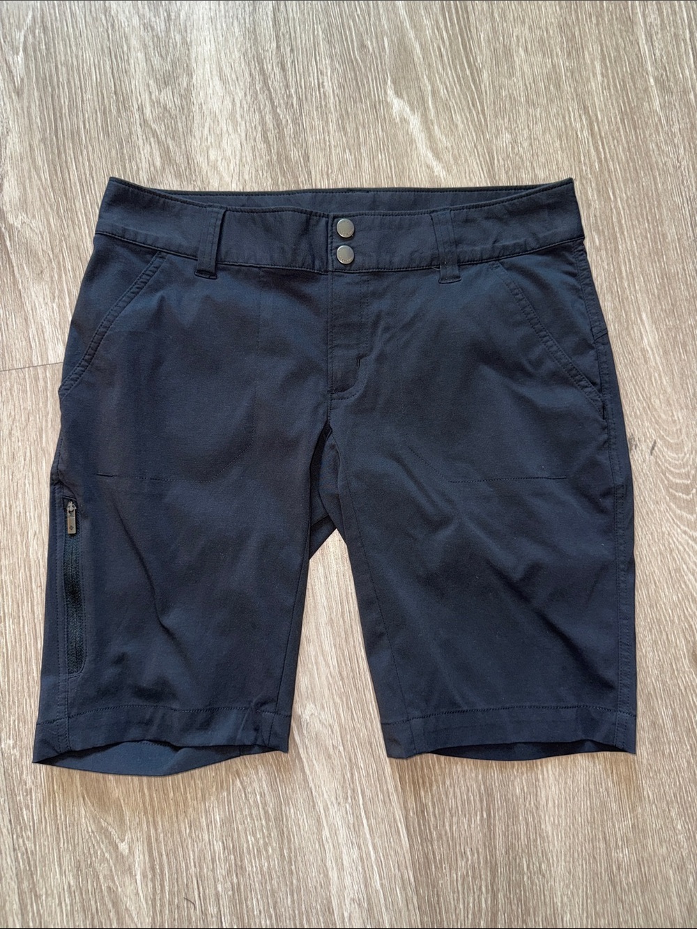 Columbia Women's Black Outdoor Stretch Bermudas Size 4